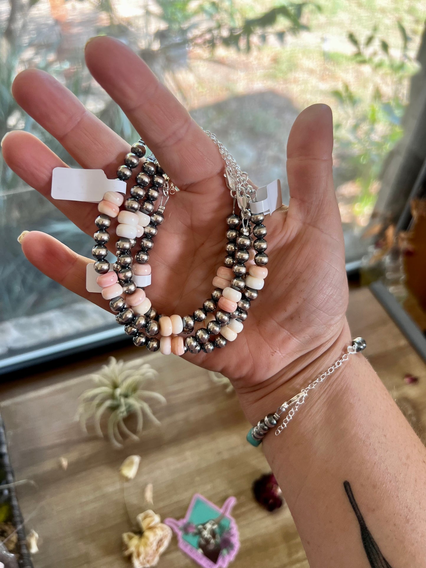 6 mm Navajos bracelet with pink conch heishi