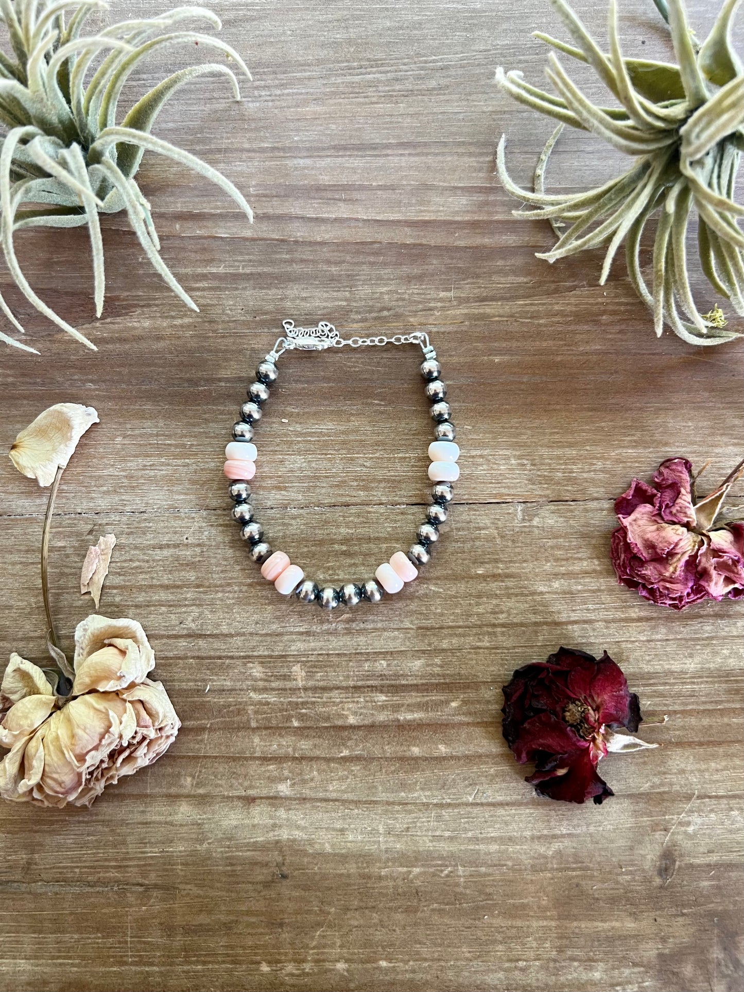 6 mm Navajos bracelet with pink conch heishi