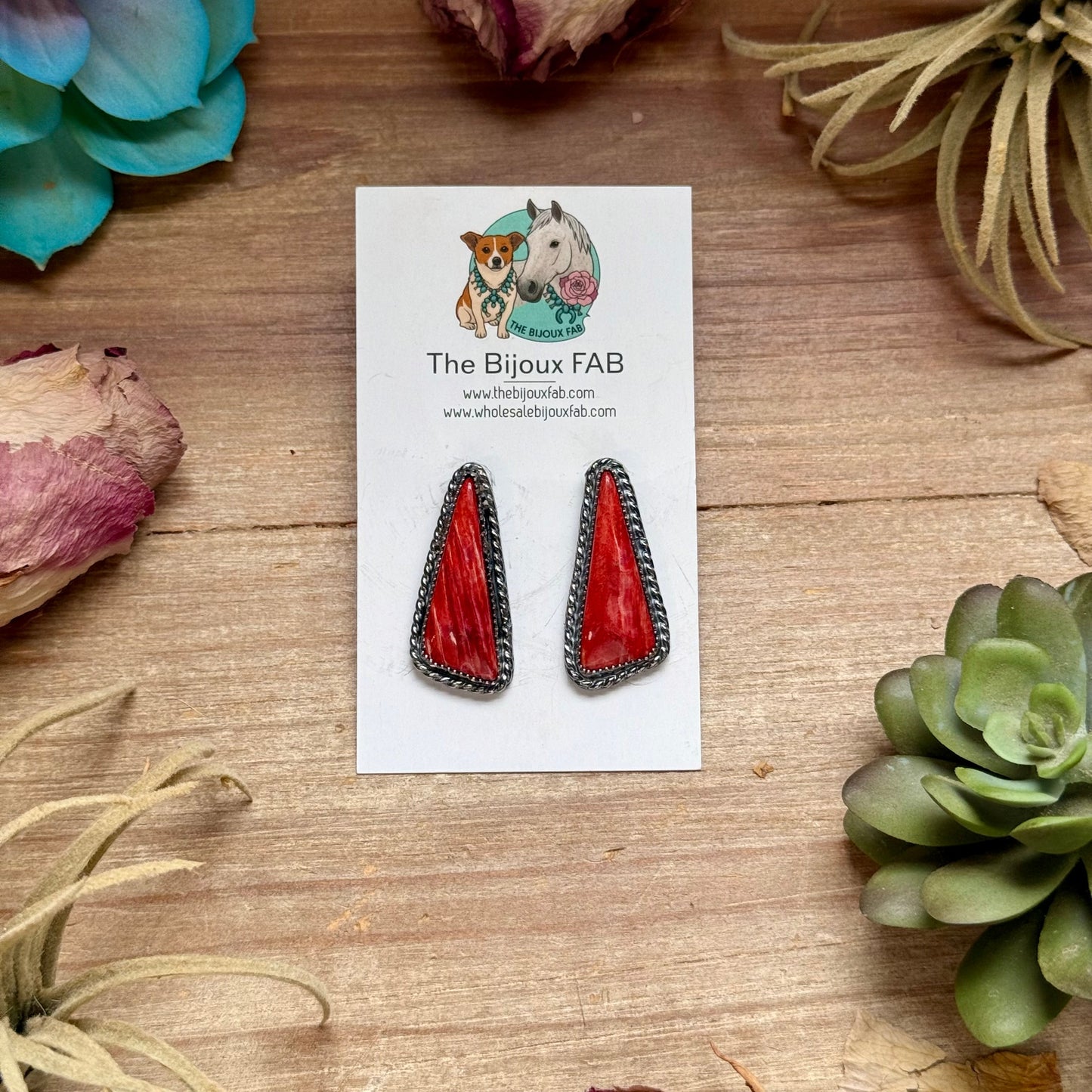 Red spiny oyster triangle sterling silver earrings handmade by MJ for The Bijoux FAB