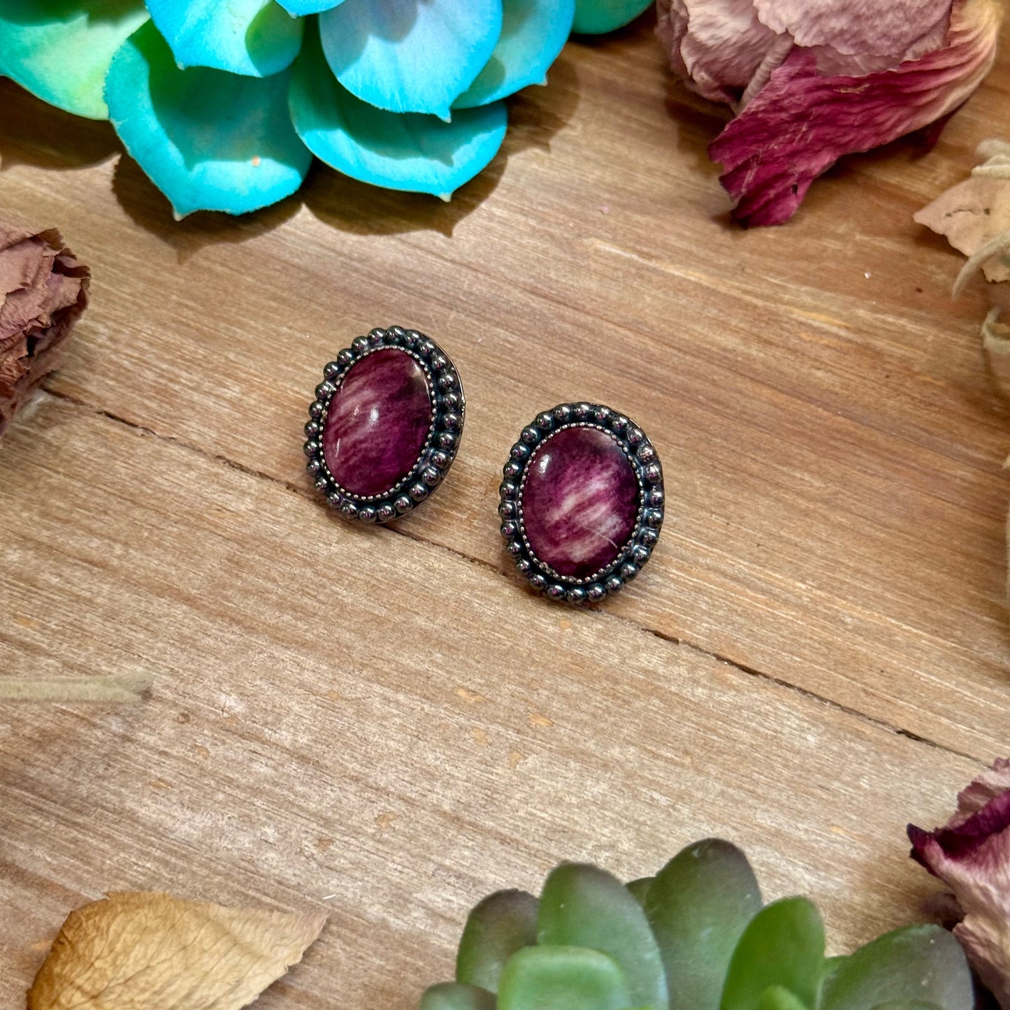 MJ Purple Spiny Oyster Oval Stud Earrings