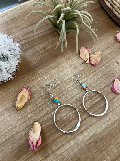 Mini hoop earrings with turquoise/spiny oyster beads